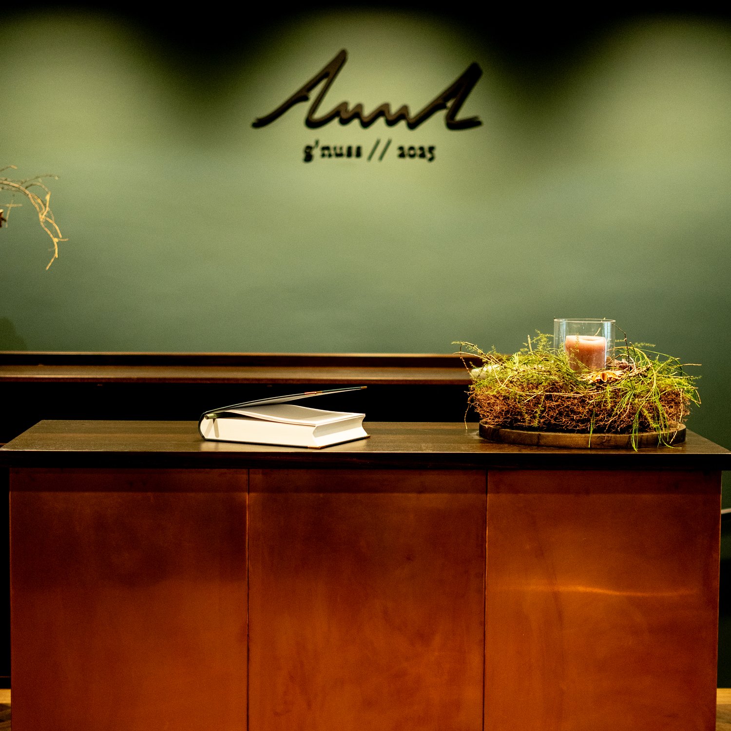 anna-restaurant-empfang-kupferfront-logo-dekoration