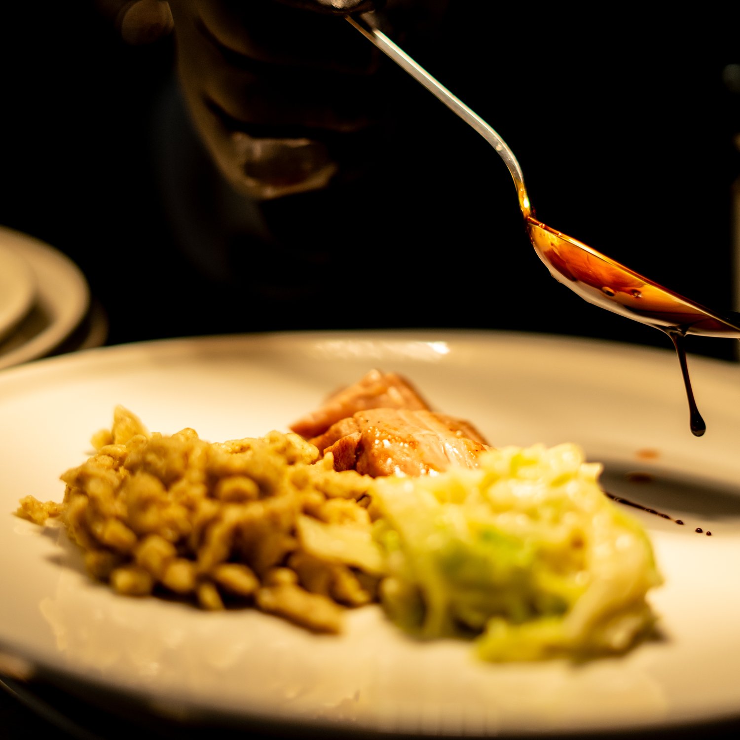 anna-restaurant-koch-anrichten-sauce-spaetzle