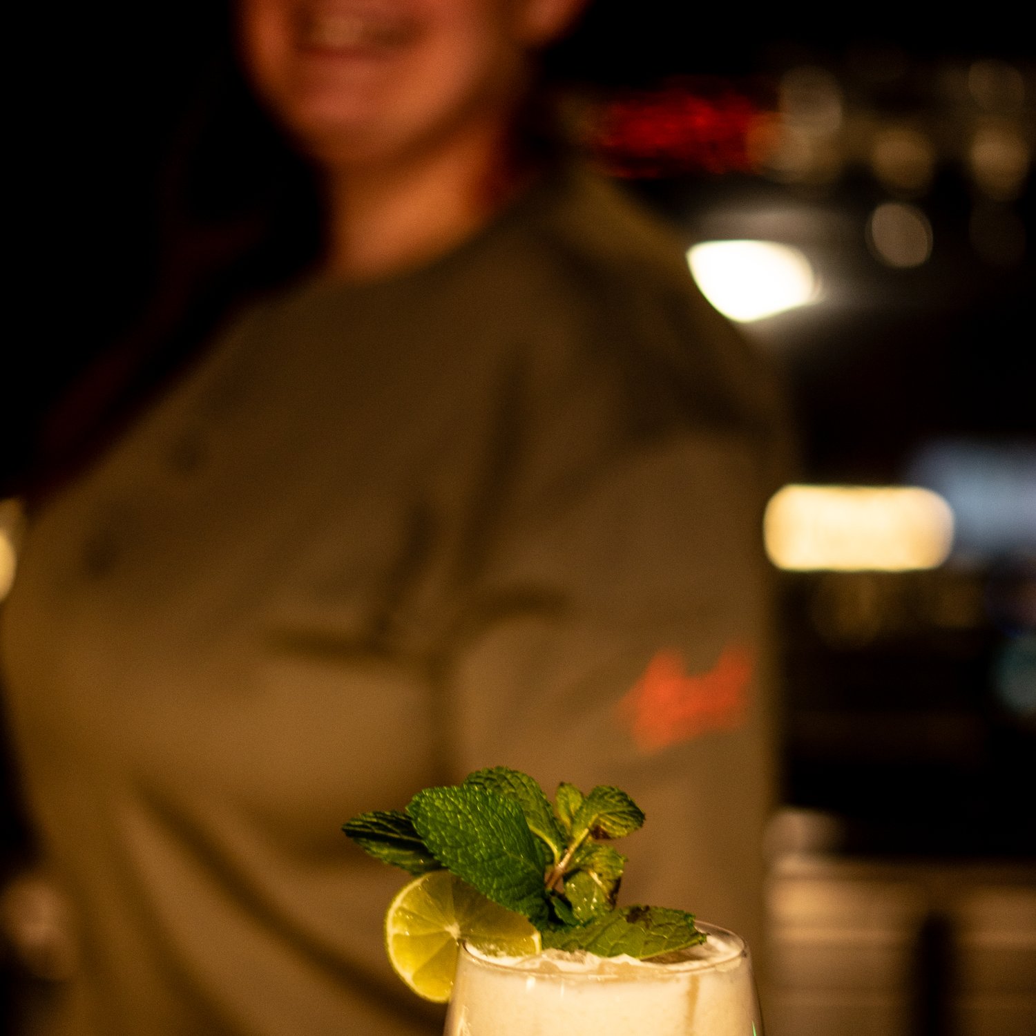 kellerbar-cocktail-minze-limette-bartenderin