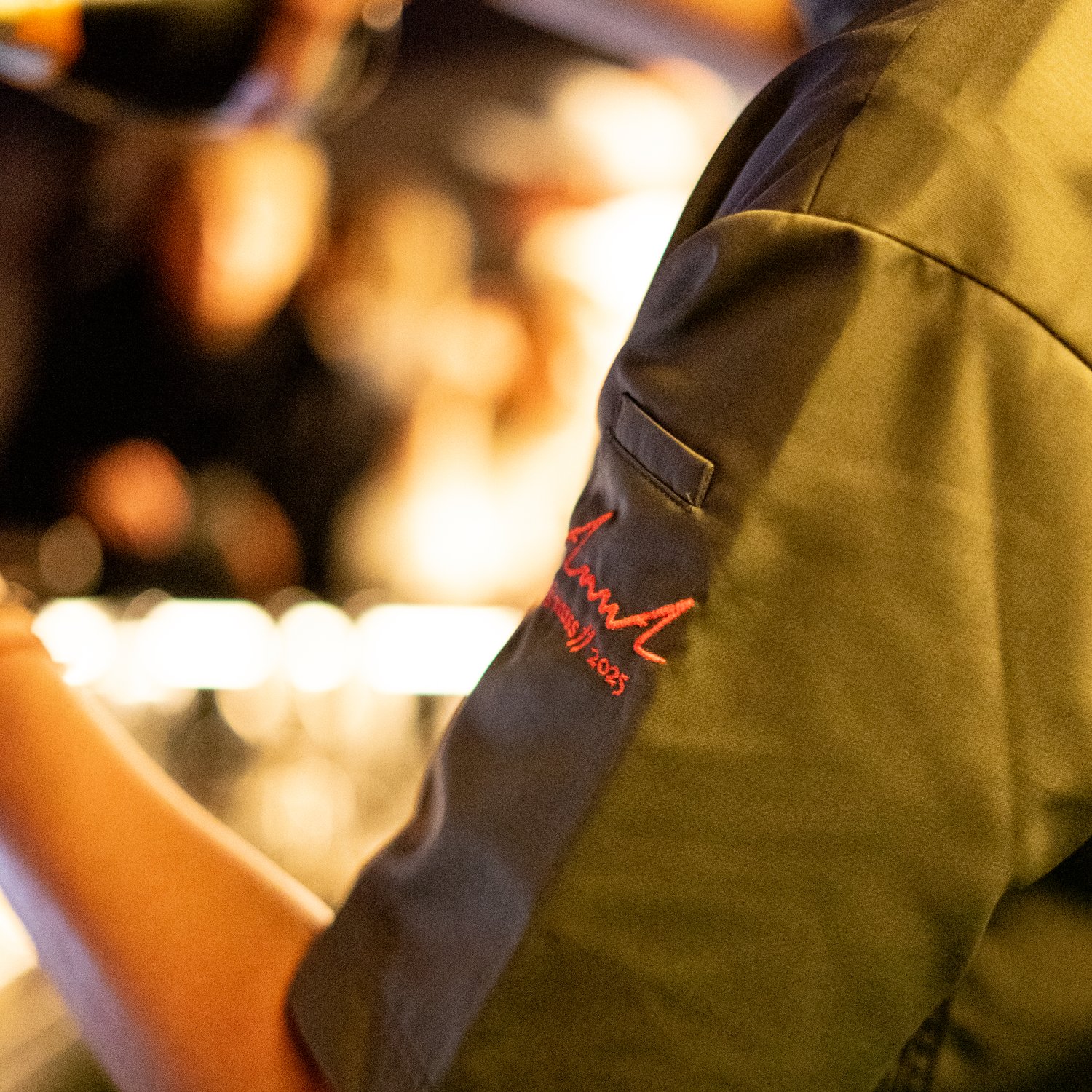 kellerbar-cocktail-zubereitung-mohrenbraeu-bier-bartender