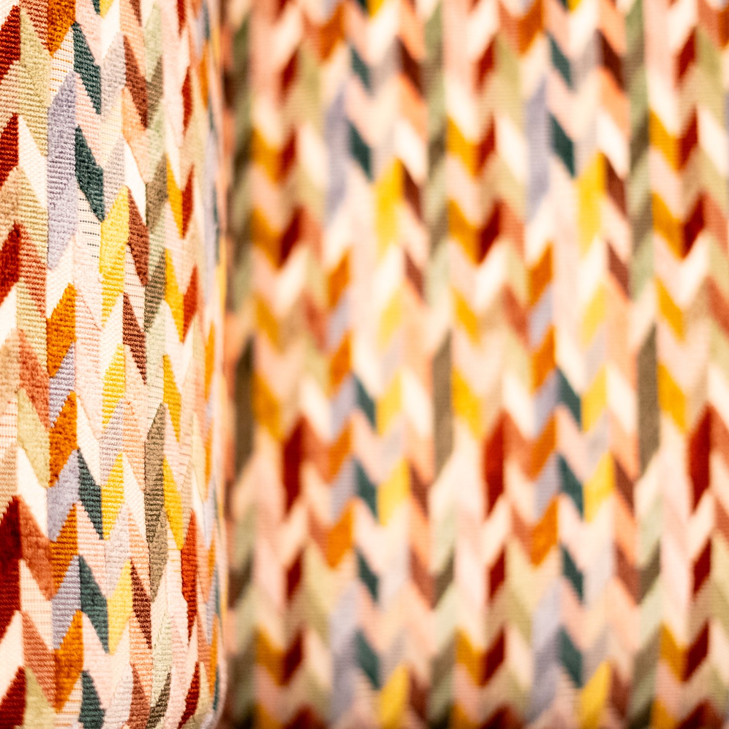 kellerbar-polster-detail-missoni-muster-interior